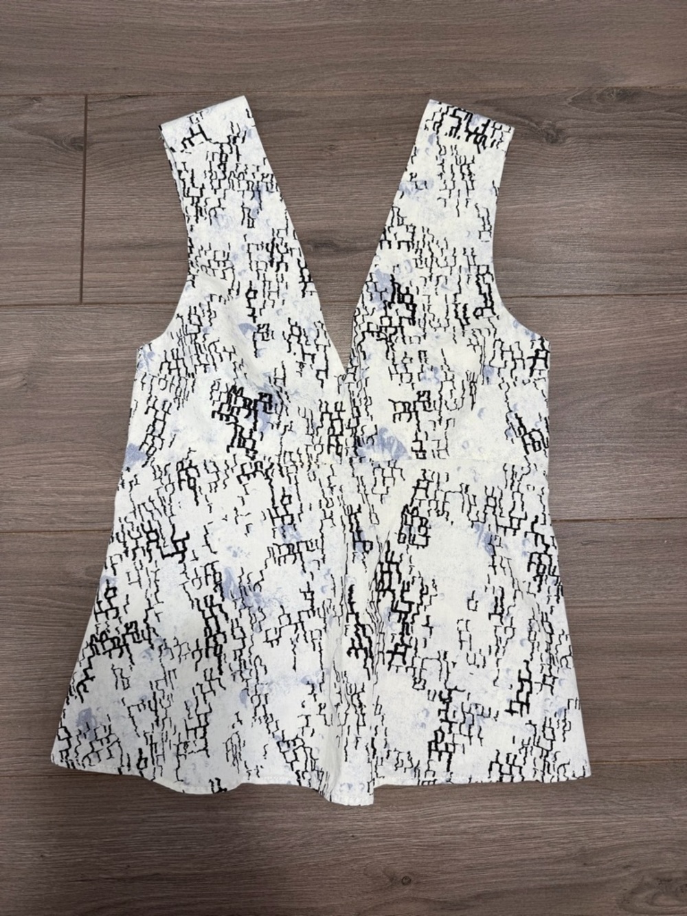 COS sleeveless top with a blue and black abstract geometric pattern - Picture 3 of 14